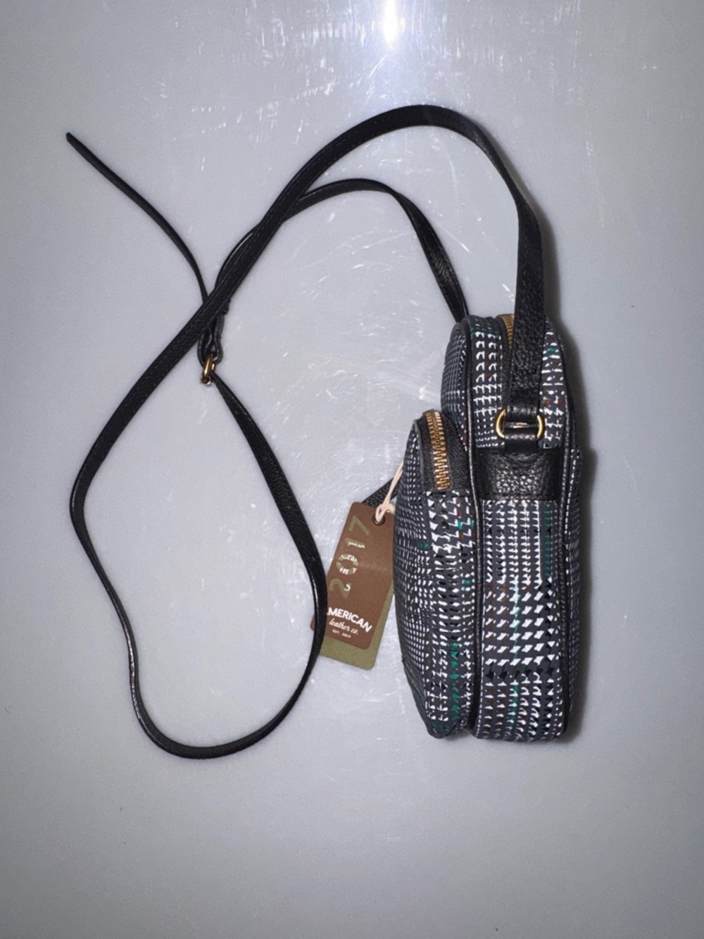 American Leather co crossbody woven geometric lightweight compact travel purse - Picture 3 of 8